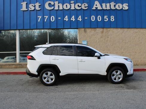 Used 2021 Toyota RAV4 XLE AWD/4WD image 7