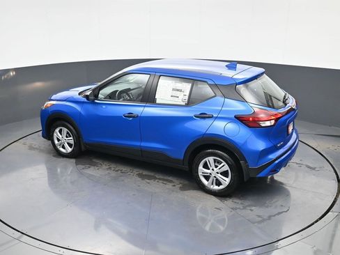 New 2025 Nissan Kicks Play S image 29