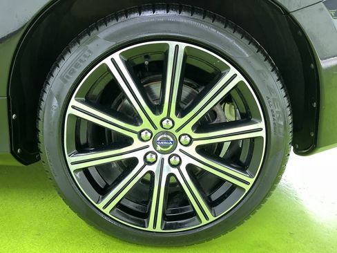 Used 2018 Volvo S60 T5 Inscription Platinum image 15