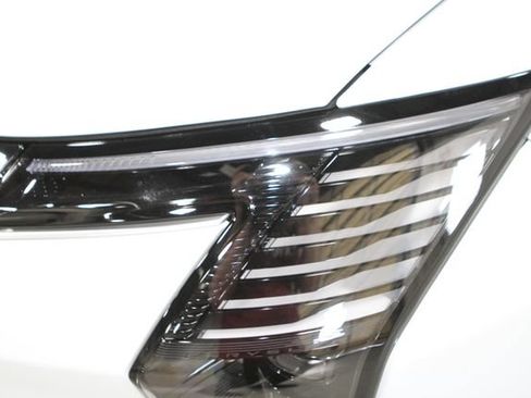 New 2027 Chrysler Pacifica Limited AWD/4WD image 8