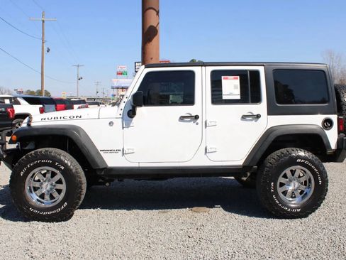 Used 2015 Jeep Wrangler Unlimited Rubicon image 2