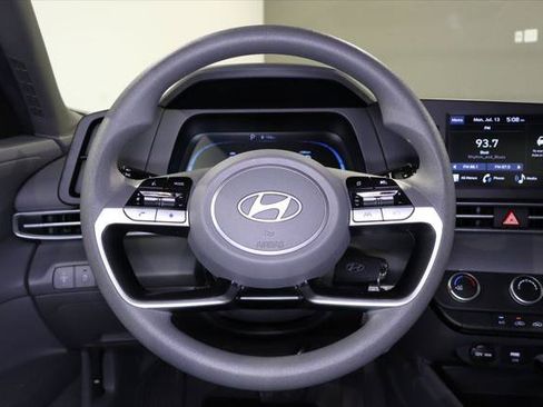 Used 2024 Hyundai Elantra SE FWD image 21