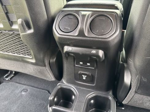 Used 2022 Jeep Wrangler Unlimited Rubicon image 22