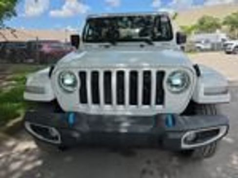 Used 2022 Jeep Wrangler Unlimited Sahara AWD/4WD image 5