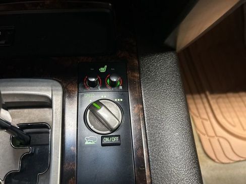 Used 2010 Toyota Land Cruiser AWD/4WD image 32