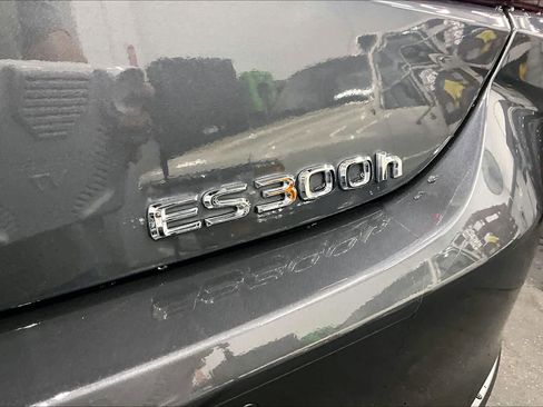 Used 2023 Lexus ES 300h w/ Premium Package FWD image 10