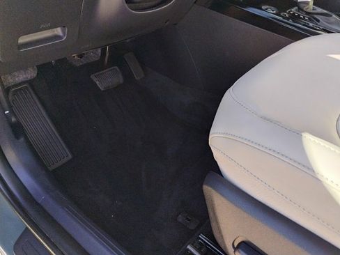 Used 2024 Kia Niro EX image 6