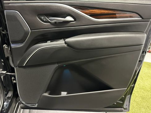 Used 2023 Cadillac Escalade ESV Luxury RWD image 25