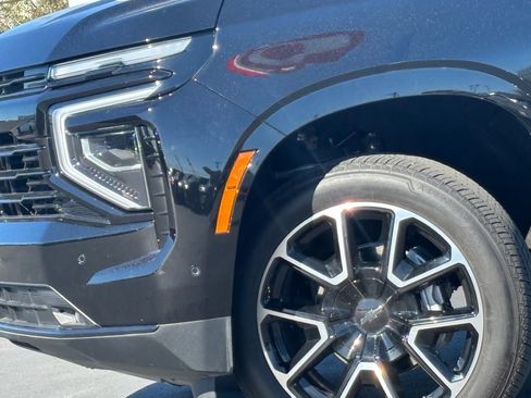 Used 2025 Chevrolet Suburban RST w/ Comfort Package image 3