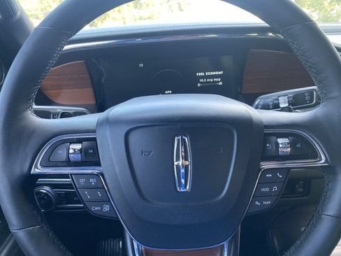 Used 2018 Lincoln Navigator Select w/ Technology Package RWD image 15