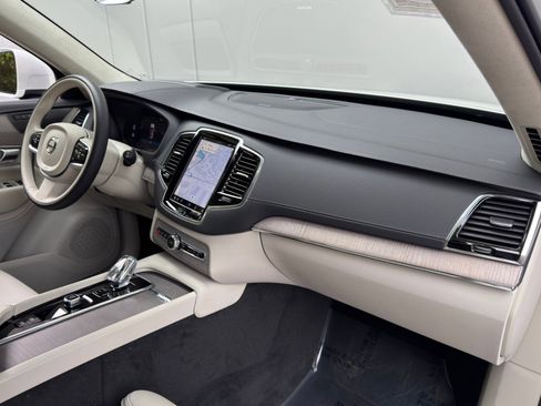 Used 2024 Volvo XC90 T8 Ultimate w/ Lounge Package image 15