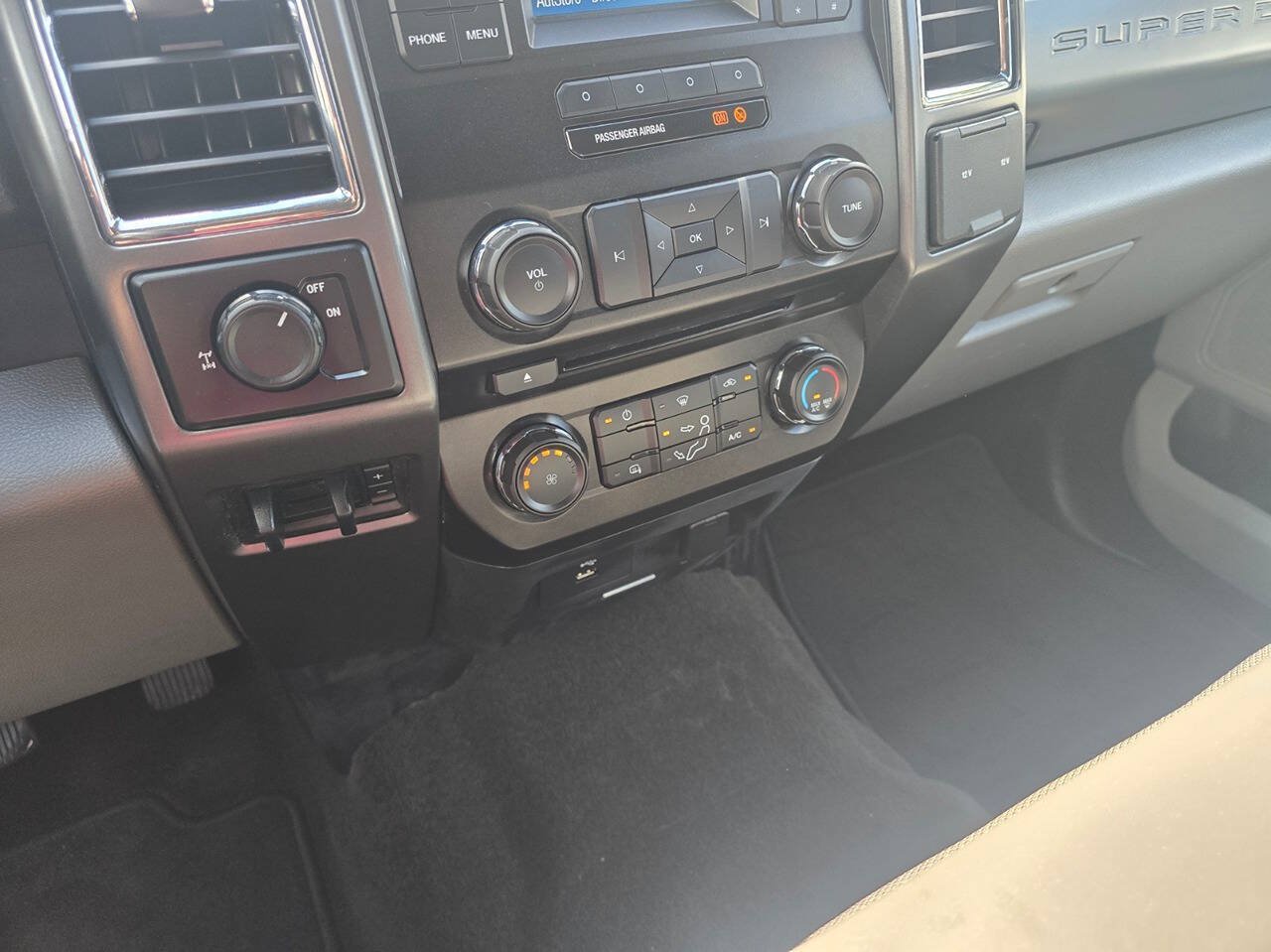 Used 2017 Ford F250 XLT w/ XLT Value Package RWD image 28