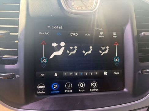 Used 2022 Chrysler 300 Touring RWD image 2