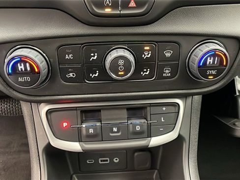 Certified 2023 GMC Terrain SLE w/ Driver Convenience Package image 23