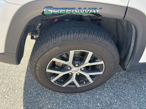 Used 2023 Jeep Grand Cherokee Limited image 8