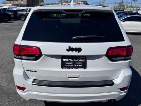 Certified 2018 Jeep Grand Cherokee Altitude AWD/4WD image 6