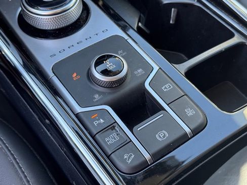 Certified 2022 Kia Sorento SX image 25