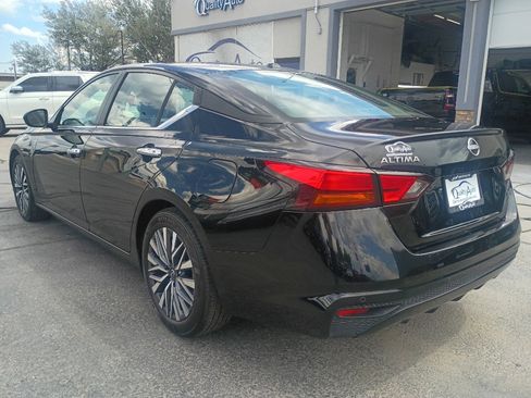 Used 2025 Nissan Altima 2.5 SV FWD image 8