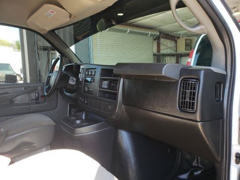 Used 2014 GMC Savana 2500 RWD image 12