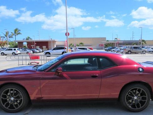 Used 2017 Dodge Challenger R/T w/ Blacktop Package RWD image 3