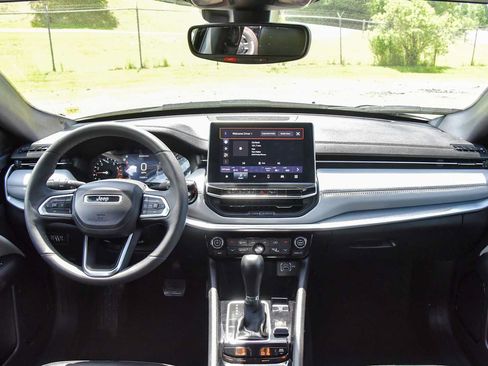 Certified 2025 Jeep Compass Limited AWD/4WD image 18