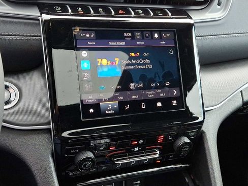 New 2025 Jeep Grand Cherokee Altitude image 12