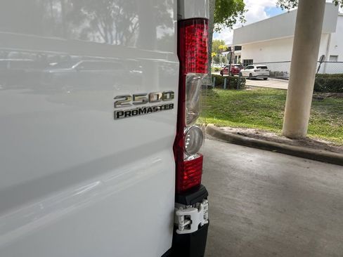 Used 2025 RAM ProMaster 2500 w/ Convenience Group FWD image 16