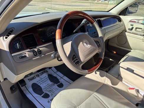 Used 2004 Lincoln Town Car Ultimate image 10