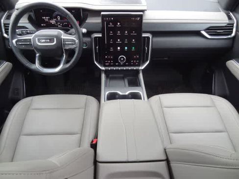 Used 2025 GMC Acadia Elevation w/ Elevation Premium Package FWD image 18