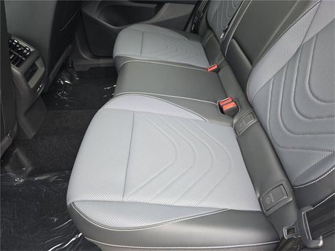 New 2026 Volkswagen Tiguan SE image 11