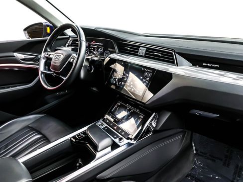 Used 2022 Audi e-tron Premium image 16