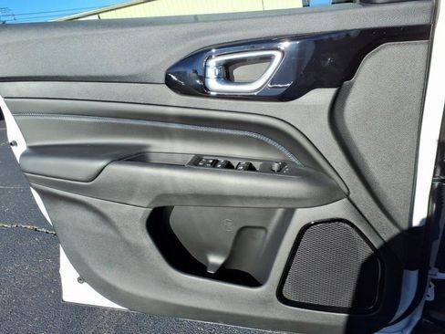 New 2026 Jeep Compass Latitude image 8