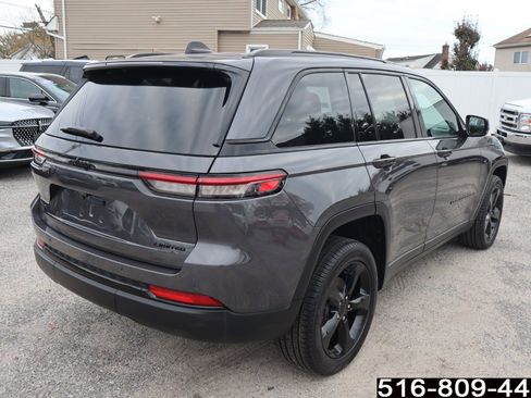 Used 2024 Jeep Grand Cherokee Limited w/ Black Appearance Package image 6