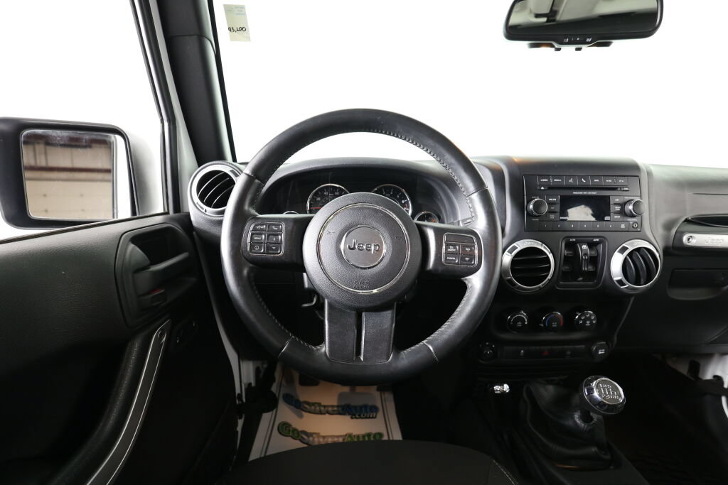 Used 2016 Jeep Wrangler Unlimited Sahara w/ Connectivity Group AWD/4WD image 28