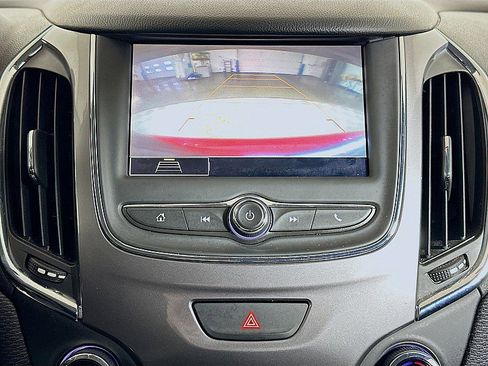 Used 2019 Chevrolet Cruze LT image 15
