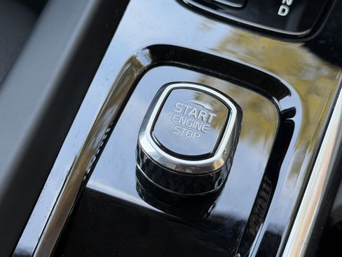 Used 2024 Volvo XC60 B5 Plus image 17