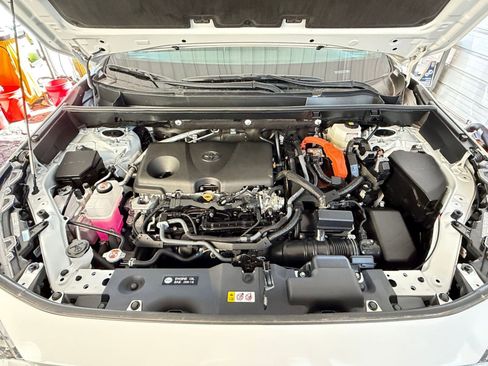 Used 2025 Toyota RAV4 LE image 31