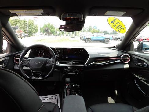 Certified 2024 Chevrolet Trax RS w/ Sunroof Package FWD image 30