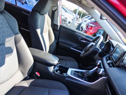 Used 2021 Toyota RAV4 XLE image 16