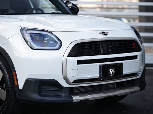 Used 2025 MINI Cooper Countryman S w/ Comfort Package Max image 2