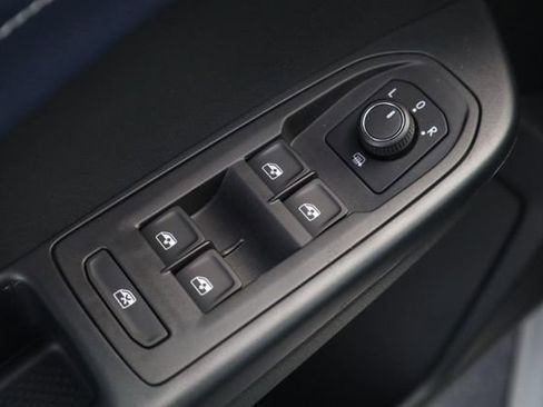 New 2026 Volkswagen Taos SEL image 10