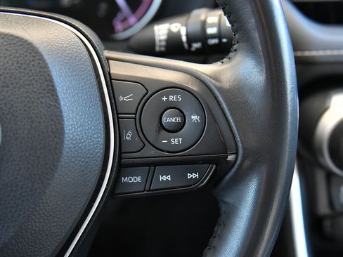 Used 2023 Toyota RAV4 XLE Premium FWD image 31