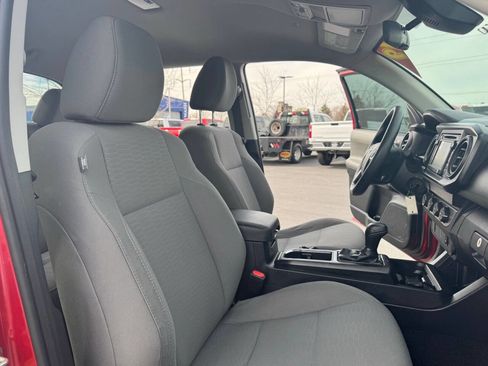 Used 2019 Toyota Tacoma SR image 32