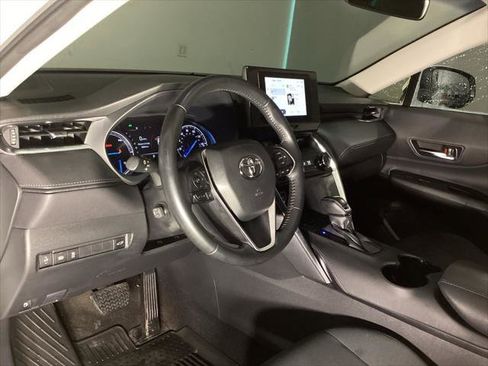 Certified 2024 Toyota Venza LE image 10