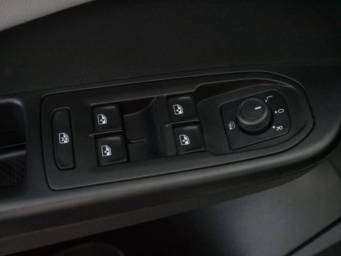 Certified 2023 Volkswagen Taos SEL image 19