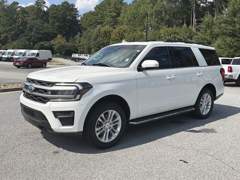 Used 2022 Ford Expedition XLT AWD/4WD image 3