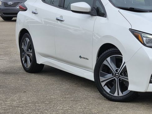 Used 2018 Nissan Leaf SV w/ SV Technology Package FWD image 11