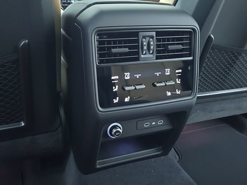 Certified 2026 Porsche Cayenne AWD/4WD image 28