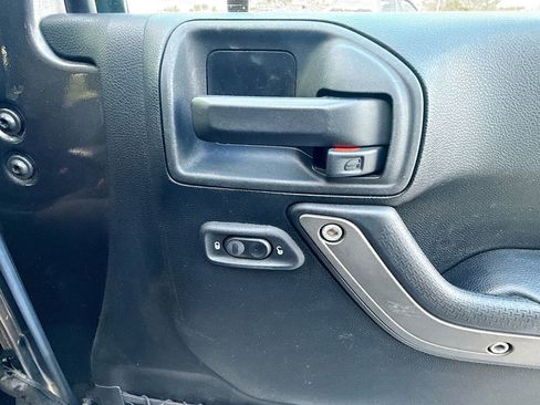 Used 2016 Jeep Wrangler Sport image 30