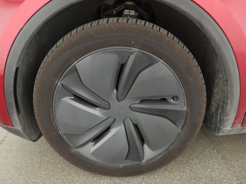Used 2026 Tesla Model Y 2WD image 5